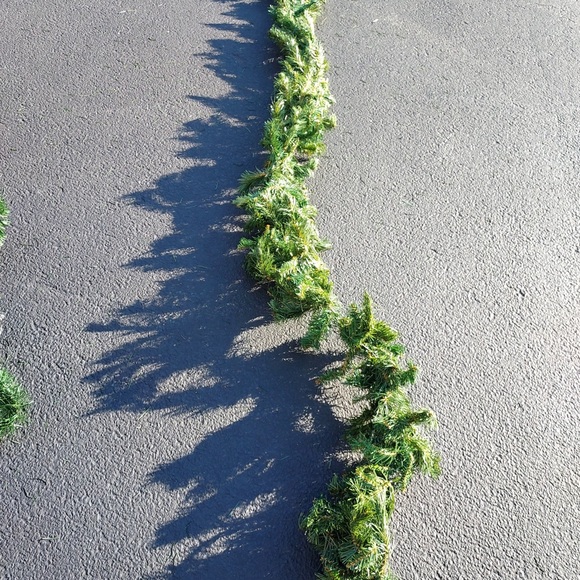 UnLit Green Garland Christmas garland 8-9 foot long - Picture 3 of 3